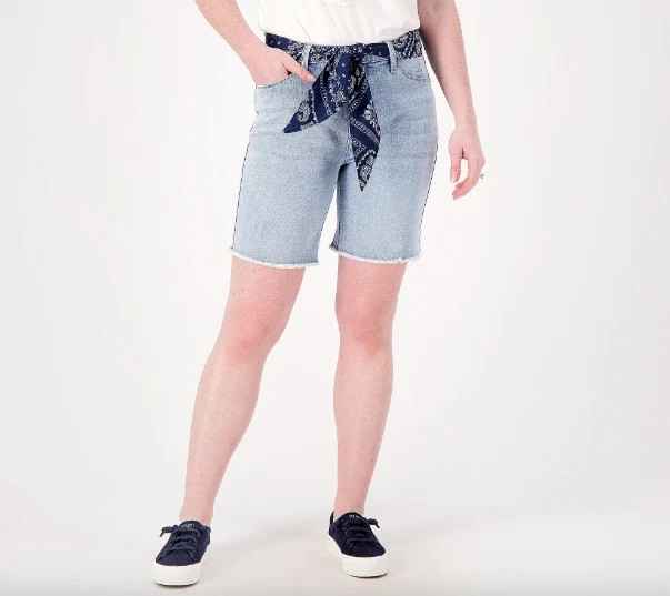 Laurie Felt Forever Denim Relaxed Short w/ Paisley Belt (Light Wash) 0