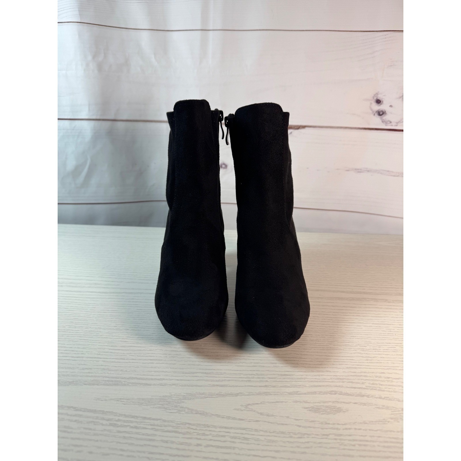 NEW Black Faux Suede Ankle Boots with Heel / Size 7 / Sku152