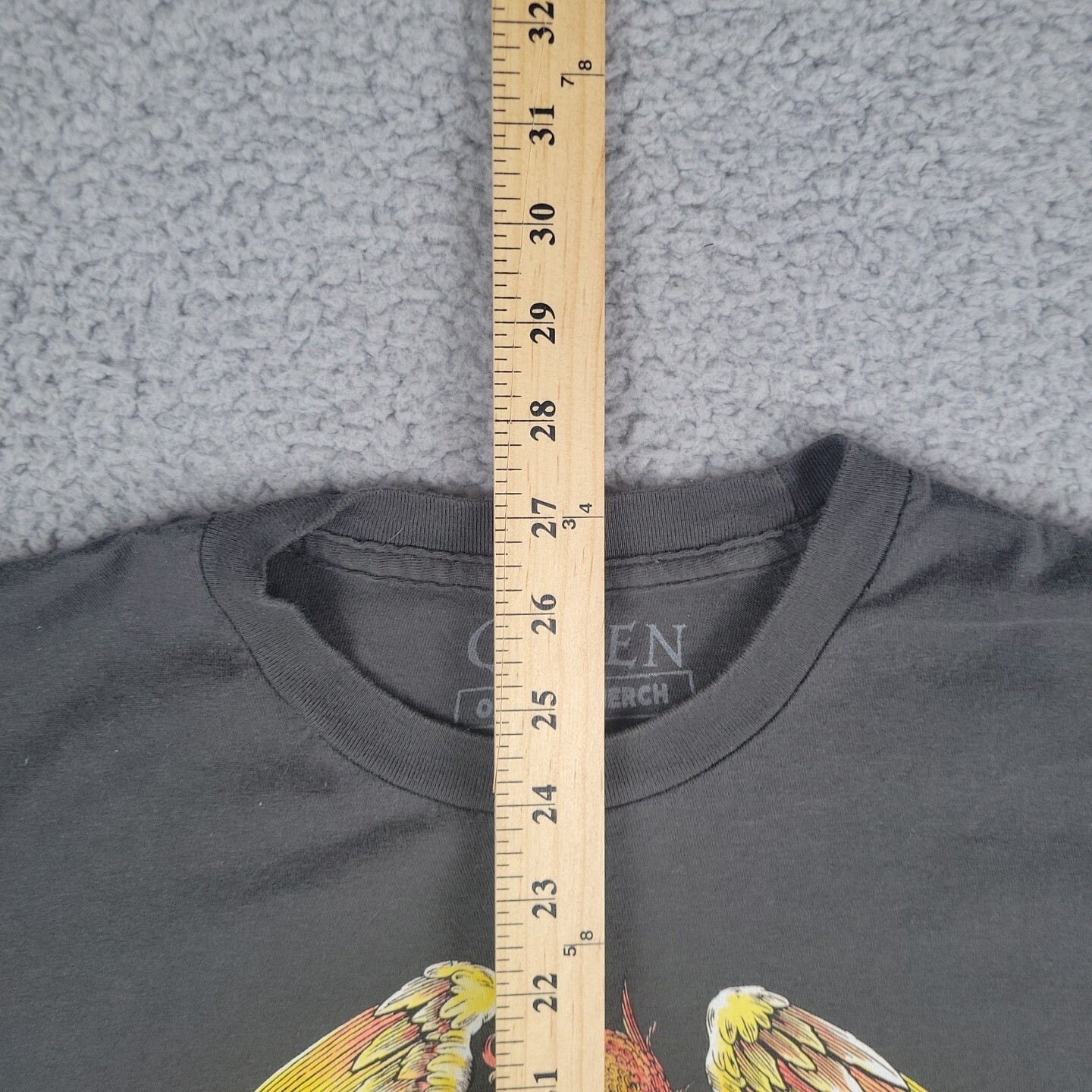 Queen T-Shirt Medium Gray Official Merch Lions Dragon Band Tee Music Album