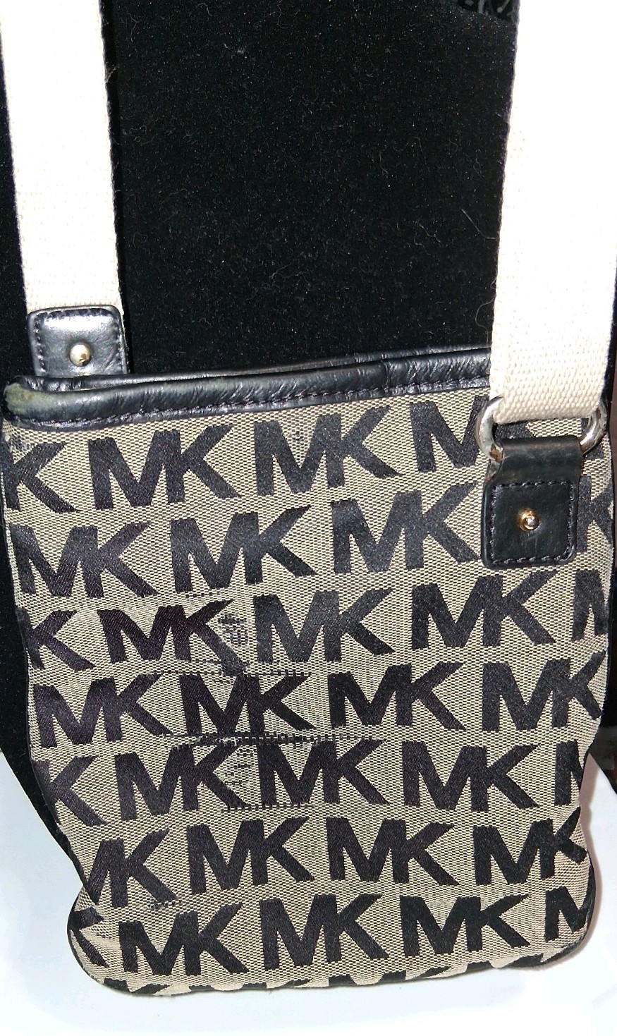 Michael Kors MK Logo Small Crossbody Bag Beige/Black Zip, Lined, Outer Pockets