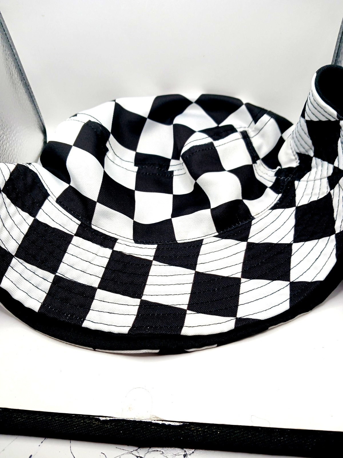 Skater Bucket Hat Checkered Reversible + 2 Silicone-Rubber Checkered Bracelets