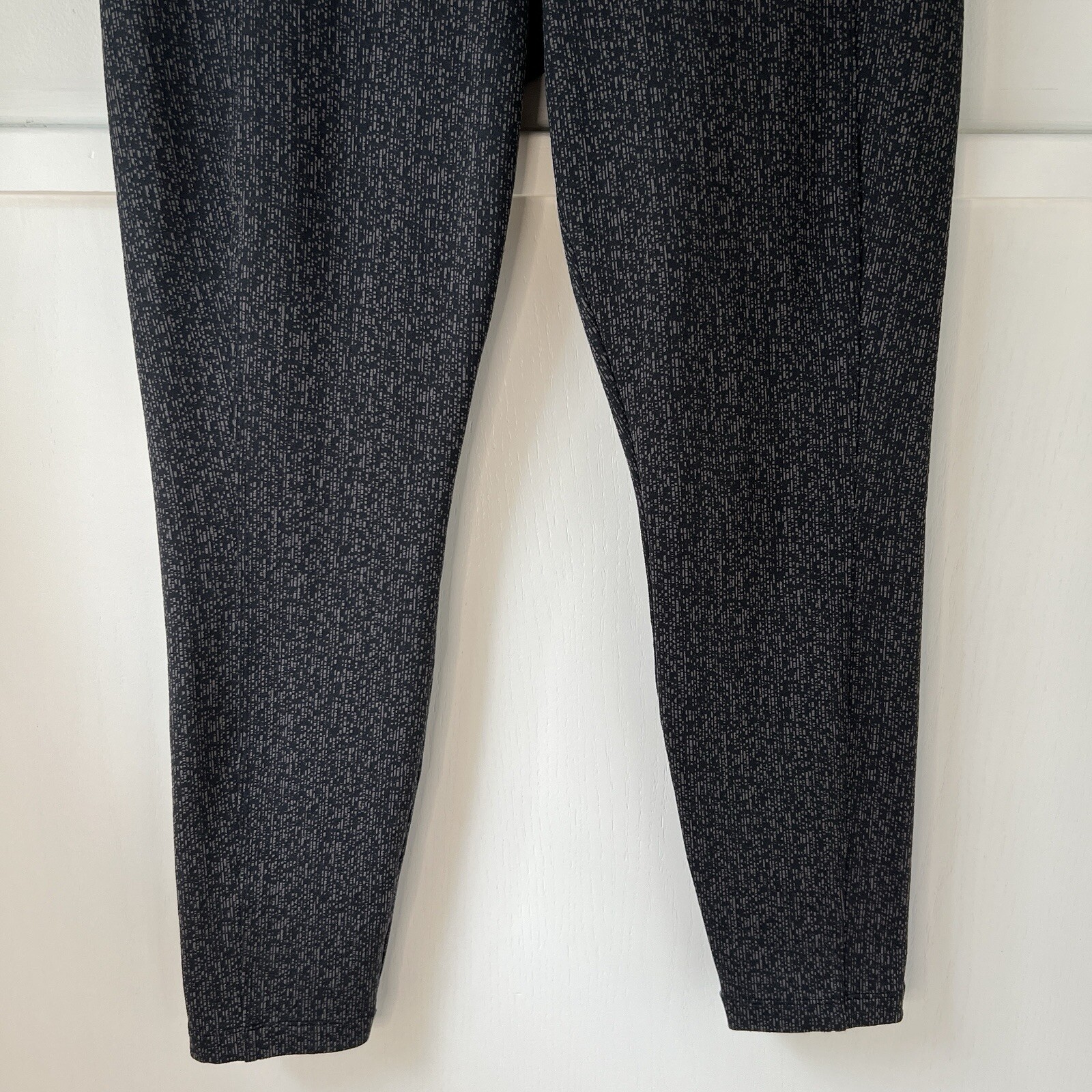 Athleta Delancey Textured High Rise Zip Pocket Tight Legging Work Travel Size M