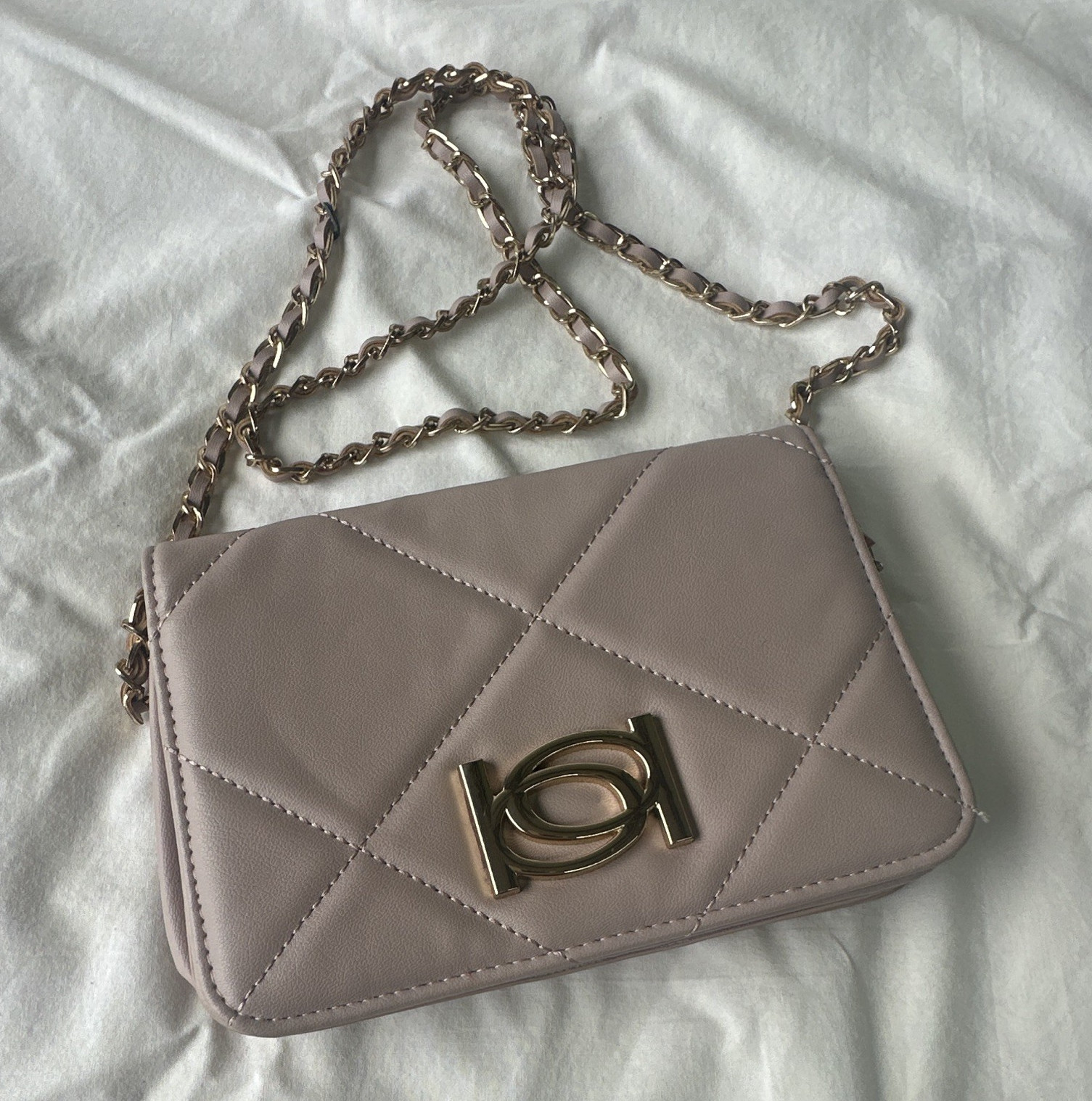 bebe Pink Quilted Small Crossbody Bag Gold Chain Strap, Zip & Magnetic