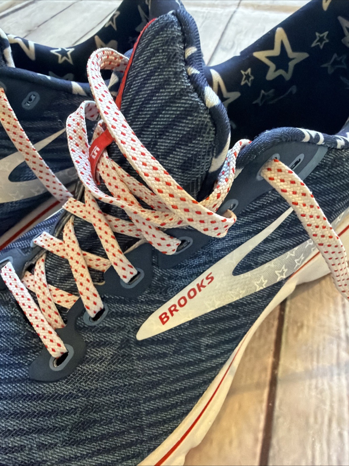 Brooks Ghost 15 USA Independence Women Sz 8 Stars Stripes Red White Blue