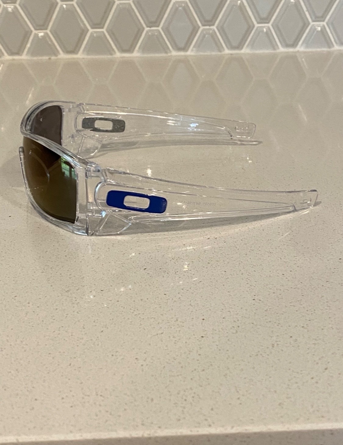 Oakley Sunglasses (New) No Scratches, perfect for the summer!