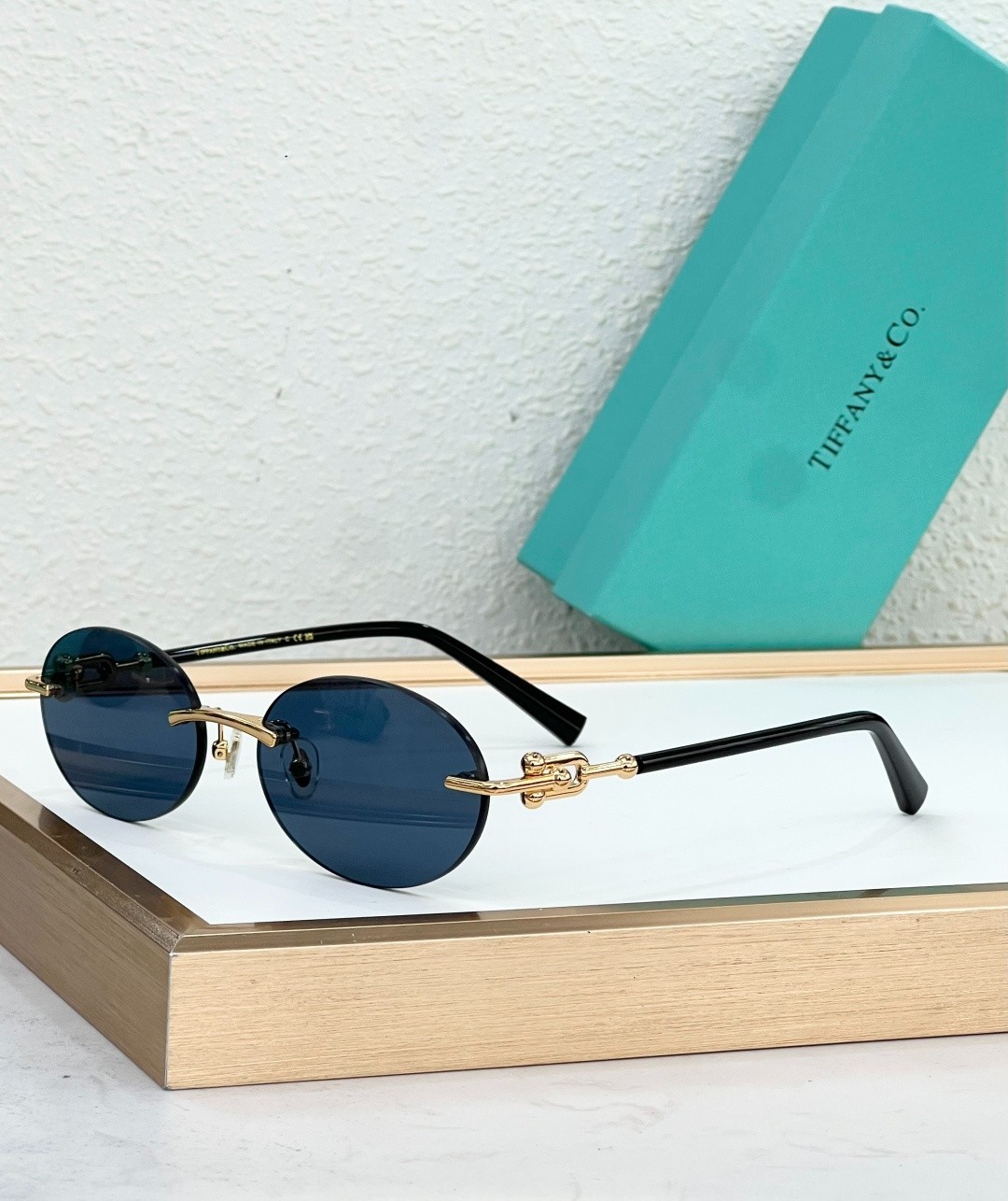 Tiffany & Co. Cat Eye Luxury Sunglasses – Elevate Your Timeless Style