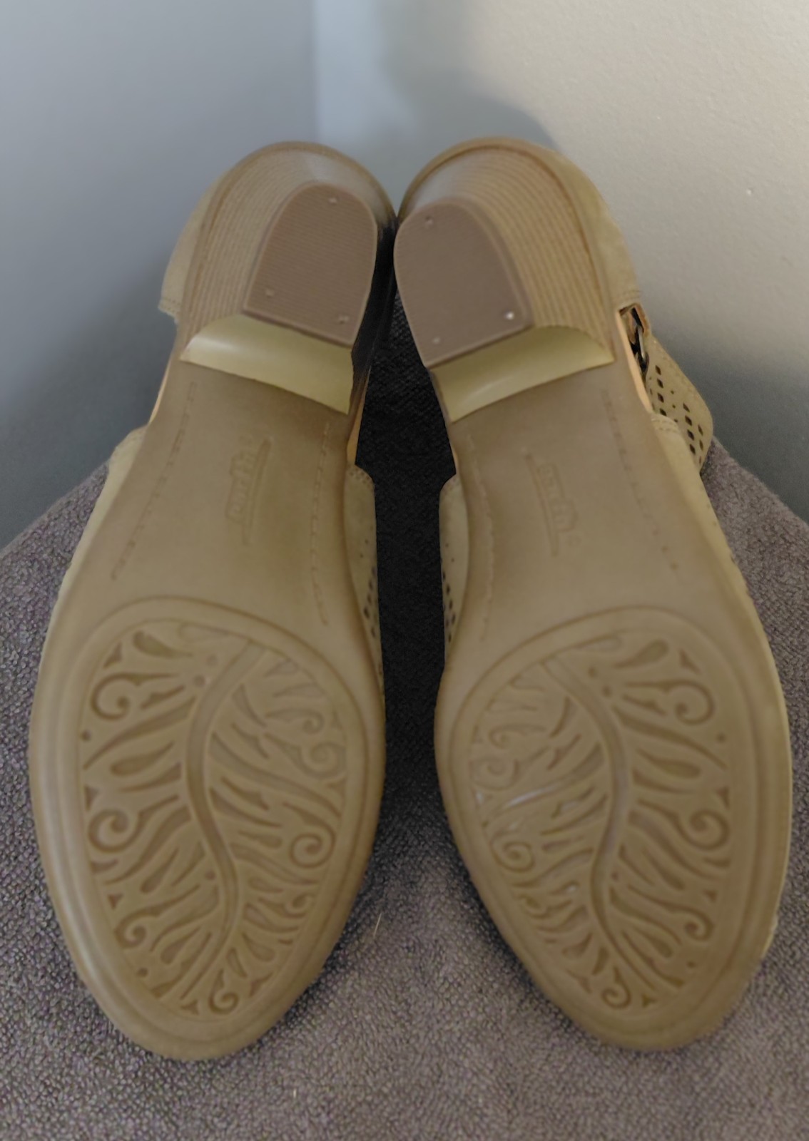 NEW – Earth Open Toe 2in Heels Perforated Suede/Upper Foam Leather Insole – 6.5D