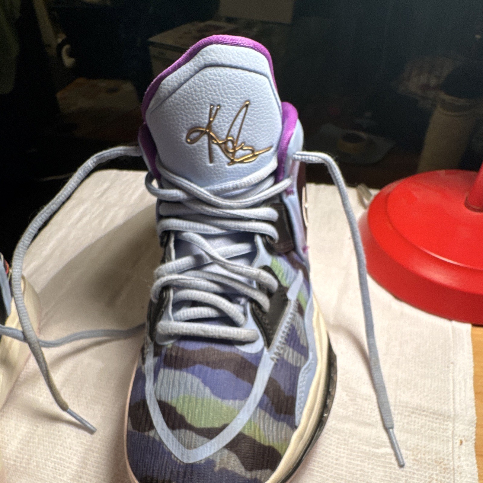 Nike Kyrie Irving Men’s Mid Top Basketball Sneakers Purple/Gray Camo DD0334-400