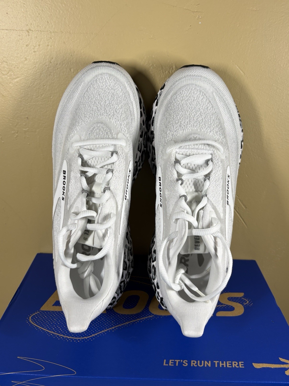 Brooks Revel 9 Shoes White/Ultimate Grey/Blk Leopard 1204891B132 NIB Size 8.5W