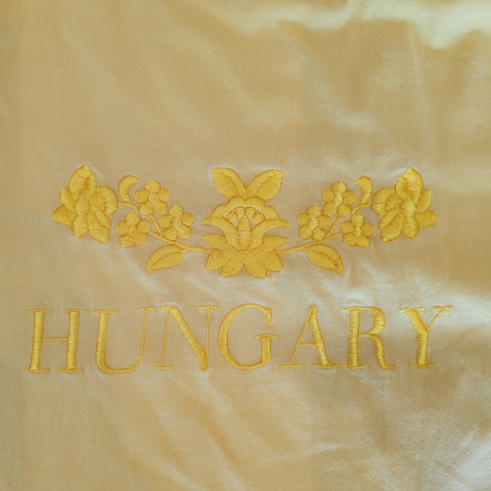 Vintage Hungary 90s womens M T Shirt Travel Embroidered Floral