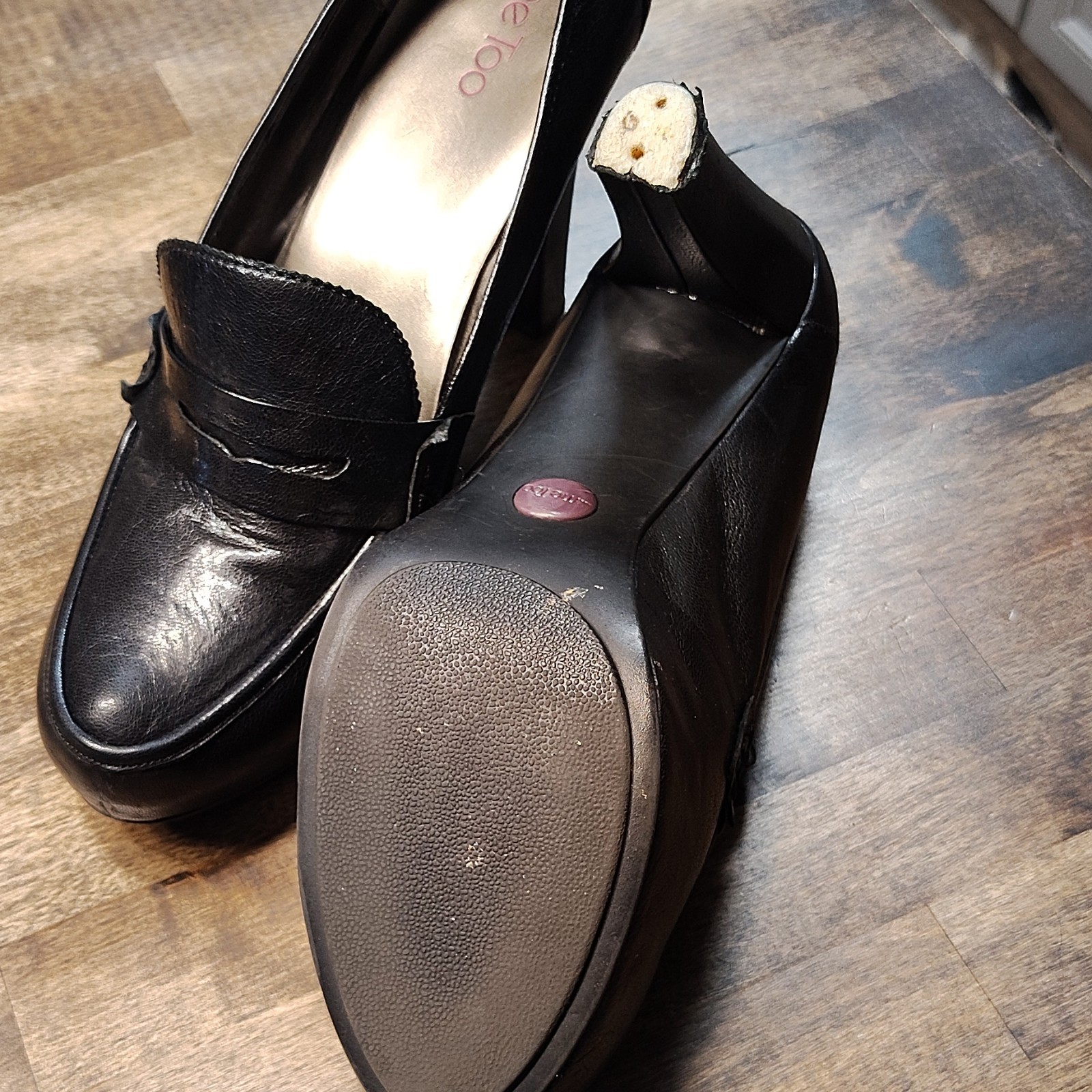 me Too Black Leather Platform Almond Toe Slip On Block Heel Loafers Womens 12M
