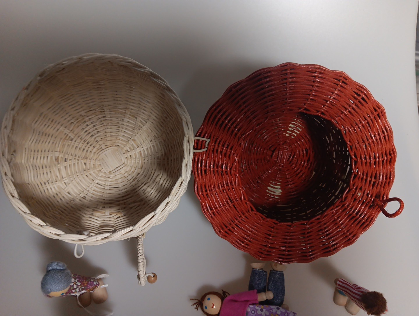 Rattan Mushroom Basket Purse Whimsical Storage Handbag With 5 Wooden Dolls Wow!