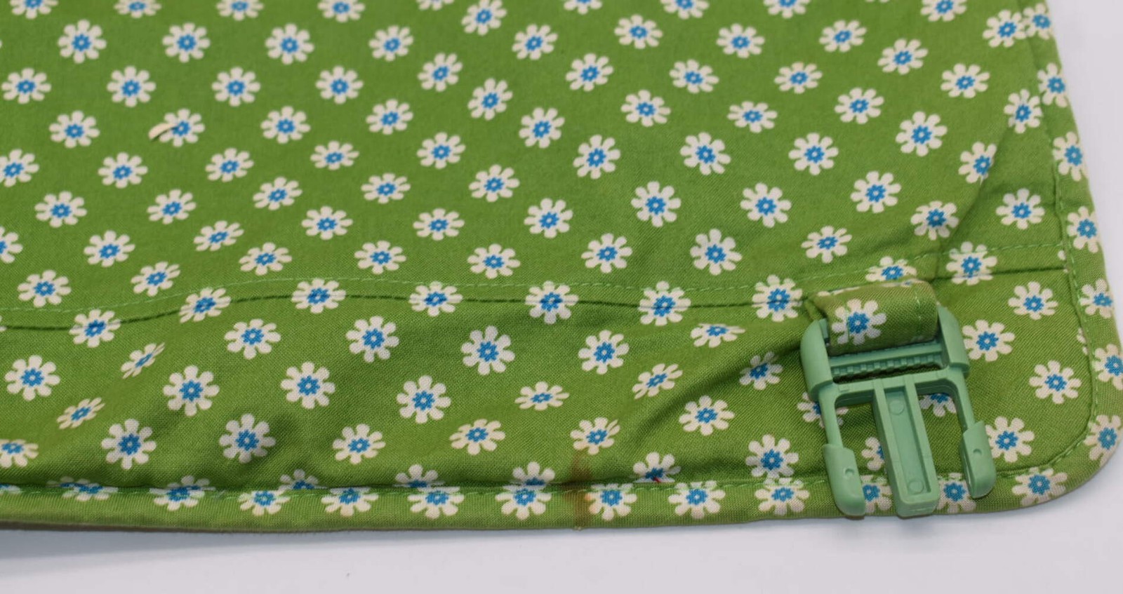 Vera Bradley Commuter Laptop Messenger Bag in “Apple Green” Pattern