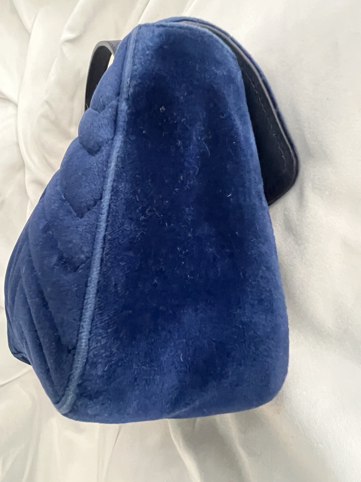Gucci GG Marmont Shoulder Bag Medium Blue Velvet