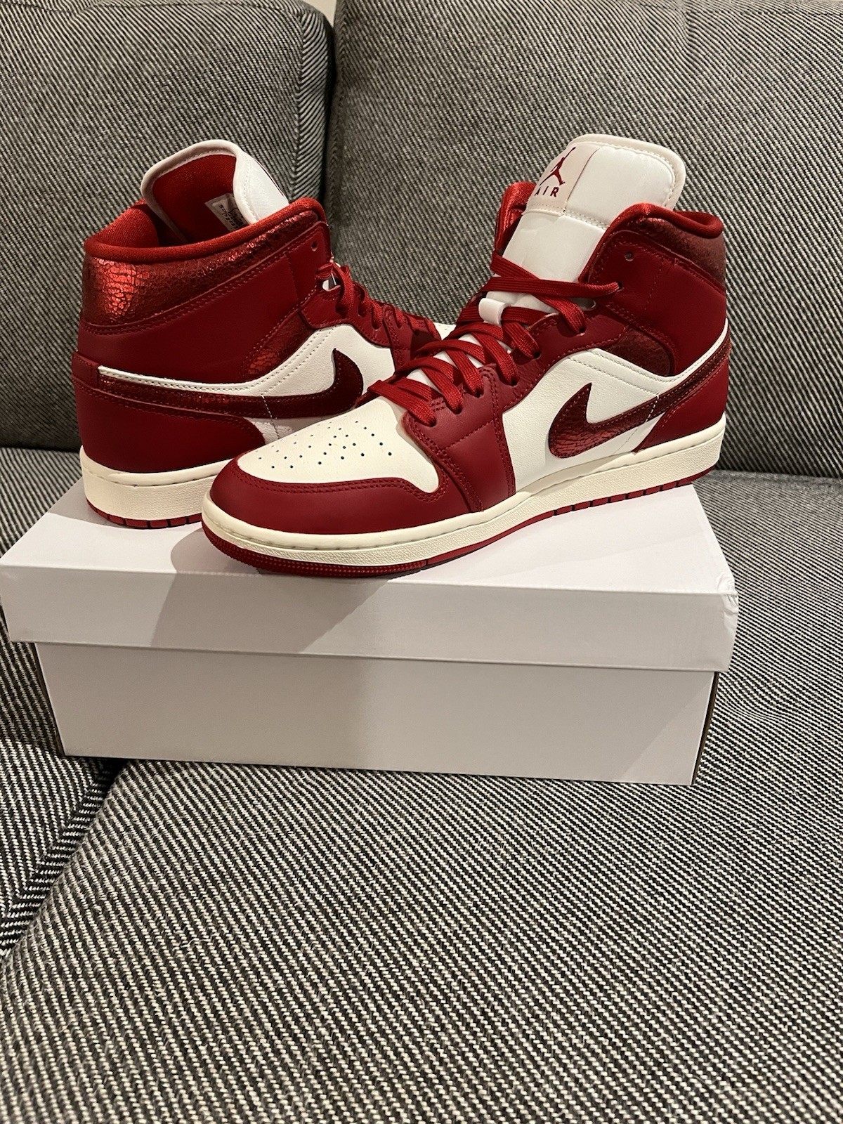 Nike Air Jordan 1 Mid SE “Red Cracked Leather”
