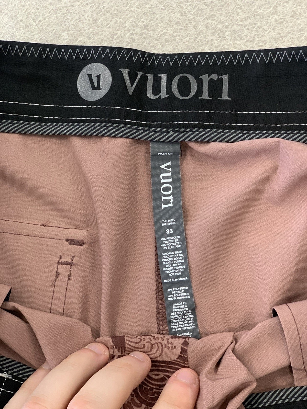 Vuori Cruise Boardshorts Men’s 33 Ocean Print Athleisure Hybrid 7″ Shorts