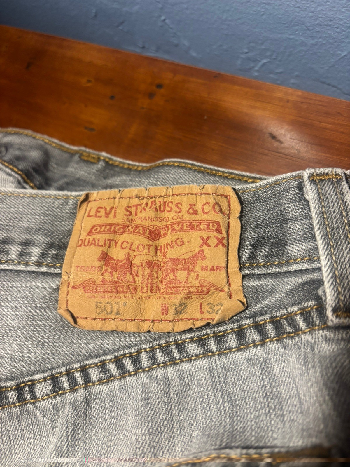 Levis 501 Jeans Mens 32×32 Gray Denim Button Fly Straight Leg Distressed Cowboy