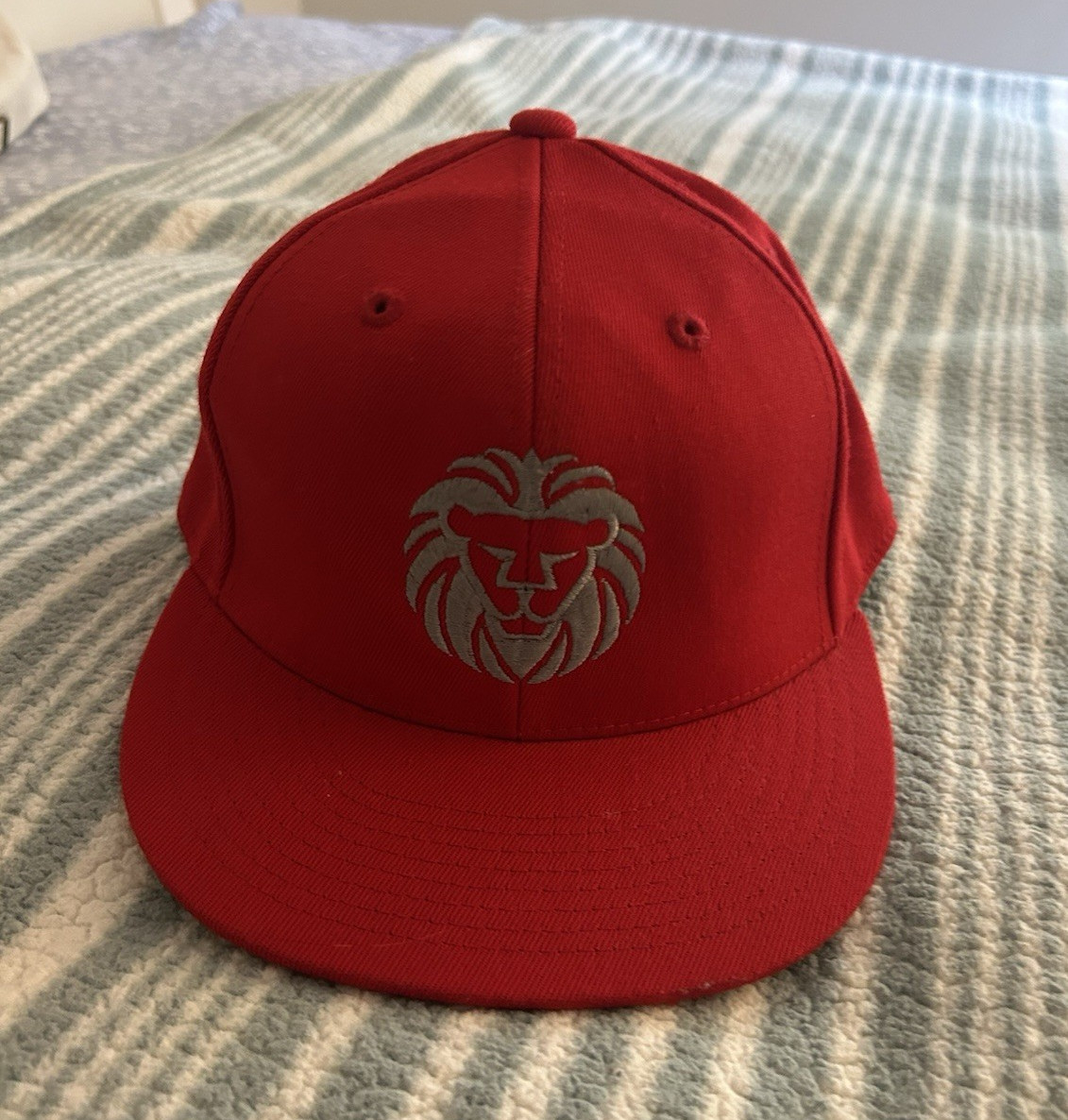 Lids Men’s Red Fitted Stretch Baseball Cap Hat, Lion Logo, Size 7 1/4-7 5/8