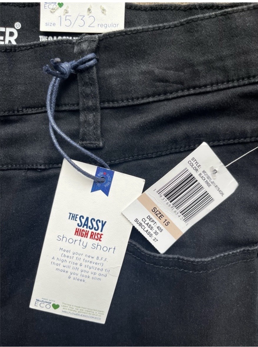 WallFlower Sassy High Rise Black Denim Shorts Stretch Size 15/32 NWT Summer