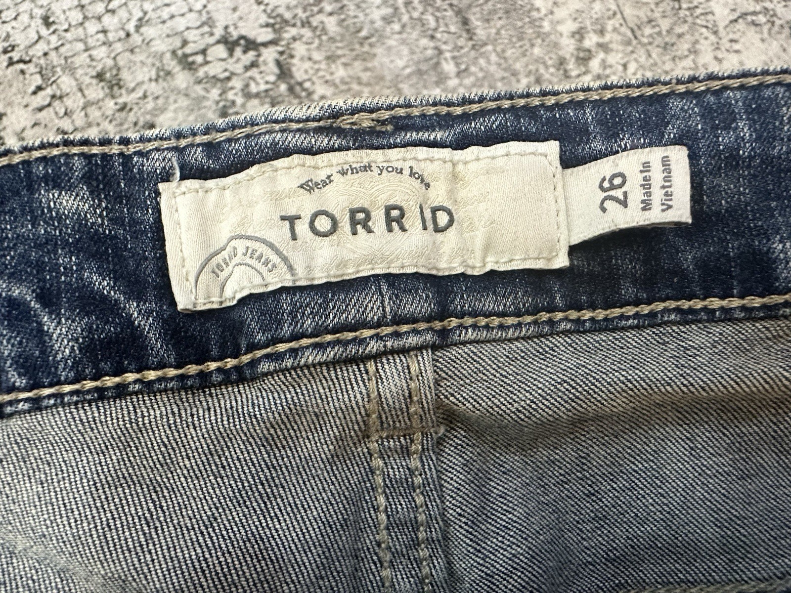 Torrid Women’s Plus Size 26 Blue Acid Wash Boyfriend Jeans 31” Inseam