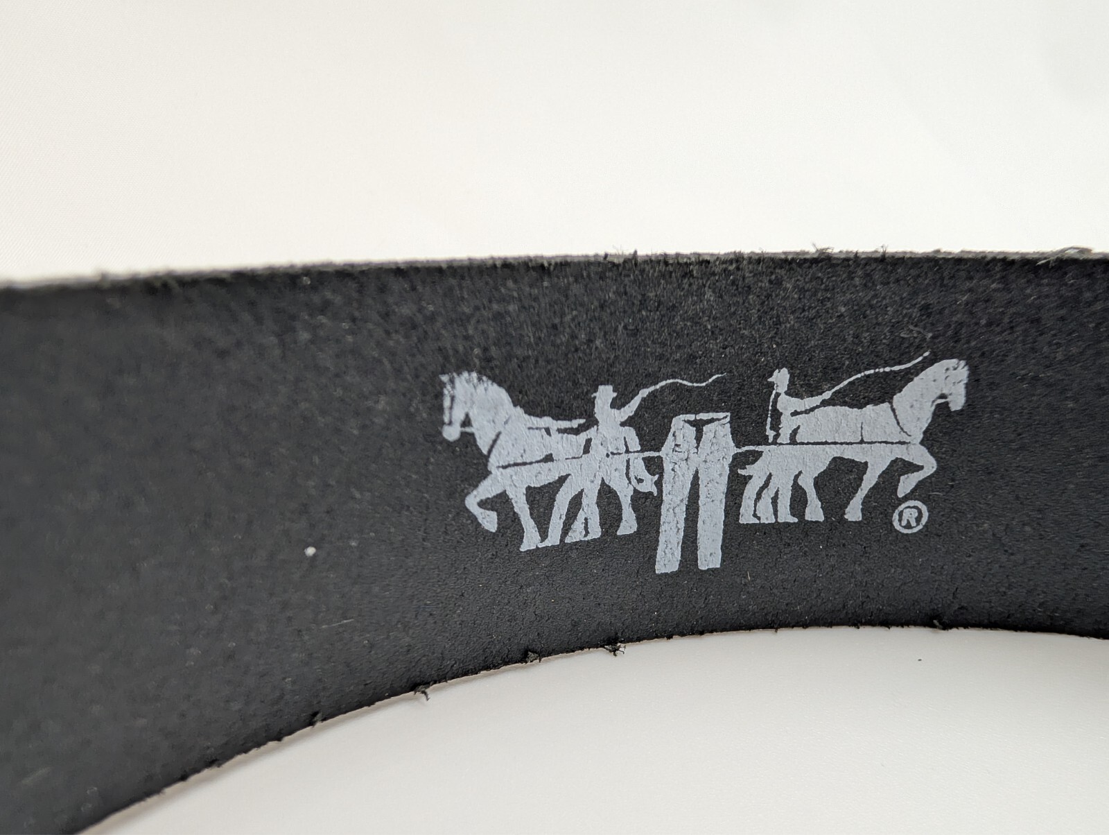 Levi’s 100% Full Grain Bovine Leather Belt, Size: XS 75/30 Brand New with tags