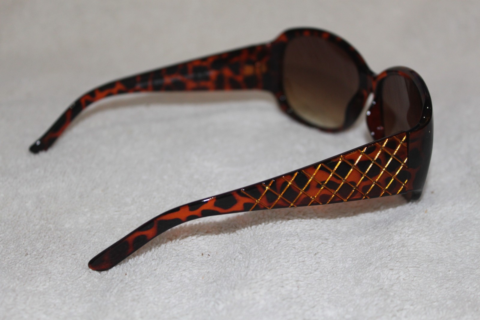 Women’s Oversized Tortoise Shell Sunglasses – Brown Gradient Lenses