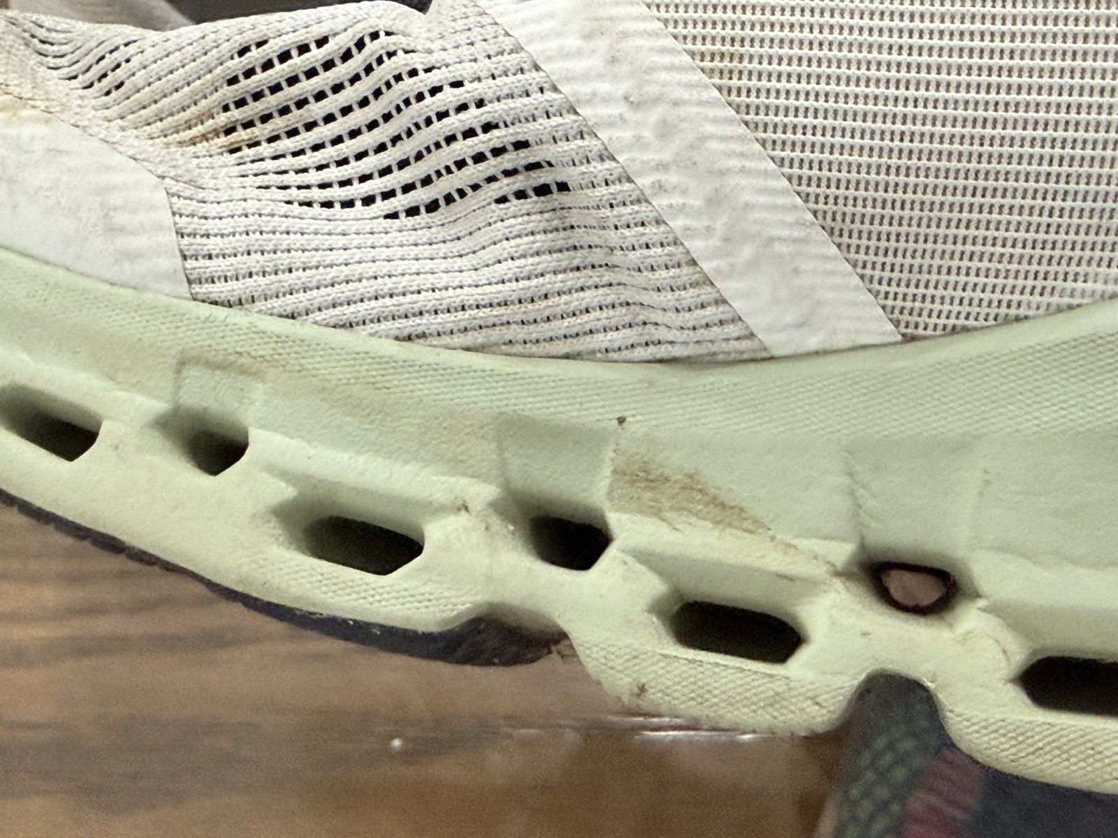 On Cloud Cloudstratus White Black Sage Green Running Shoes Sneaker Womens 5 READ