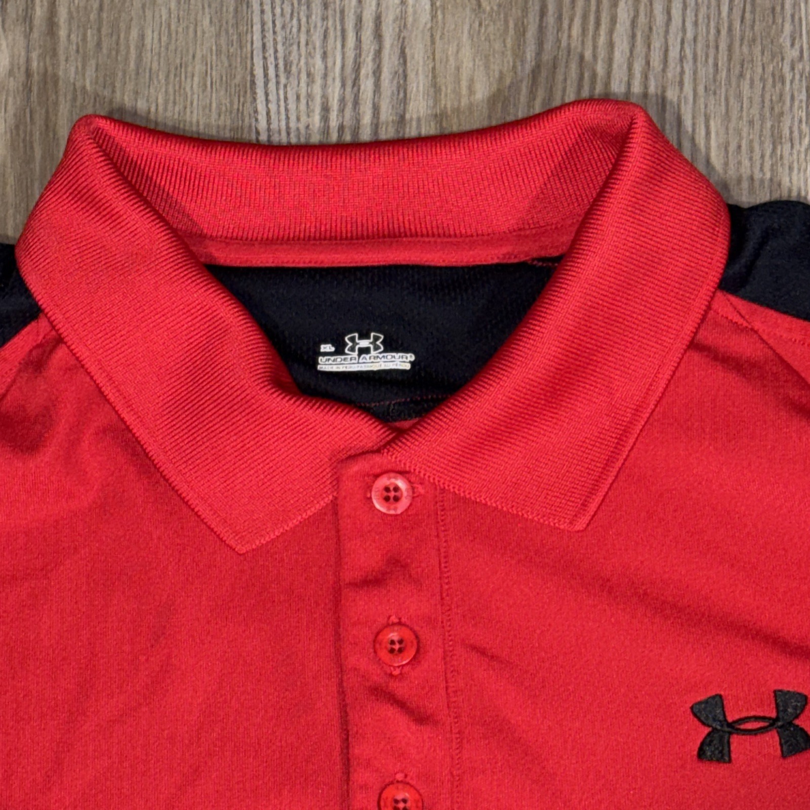 UNDER ARMOUR RED WITH BLACK SIZE XL SHORT SLEEVE POLO SHIRT