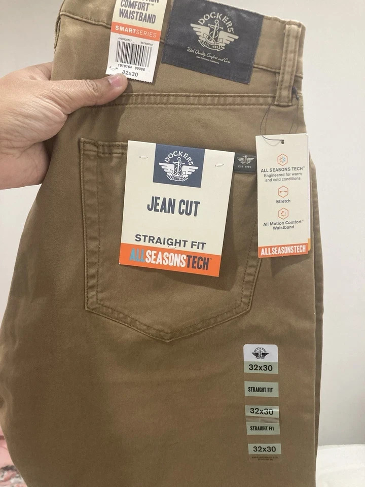 Dockers by Levi’s Men’s (32×30) Straight Fit Jean Cut Khaki Tech Pants Stretch