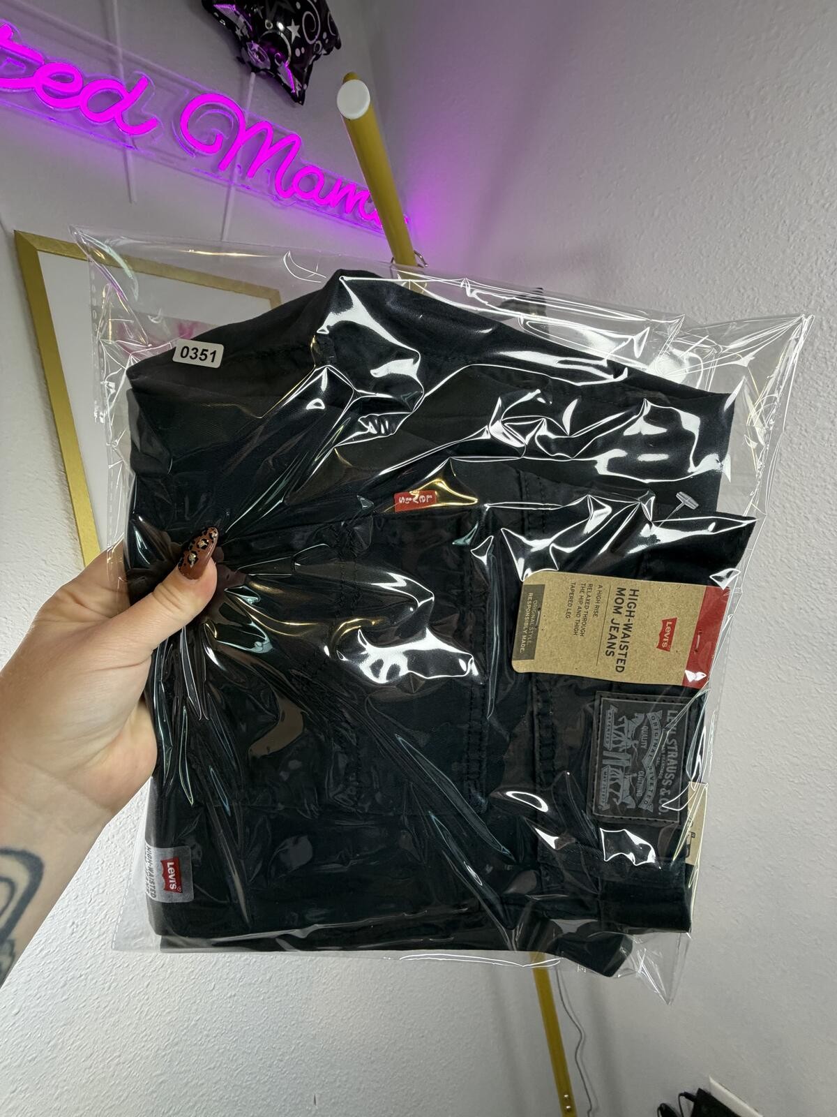 Levi’s High-Waisted Mom Jeans Black 31×30