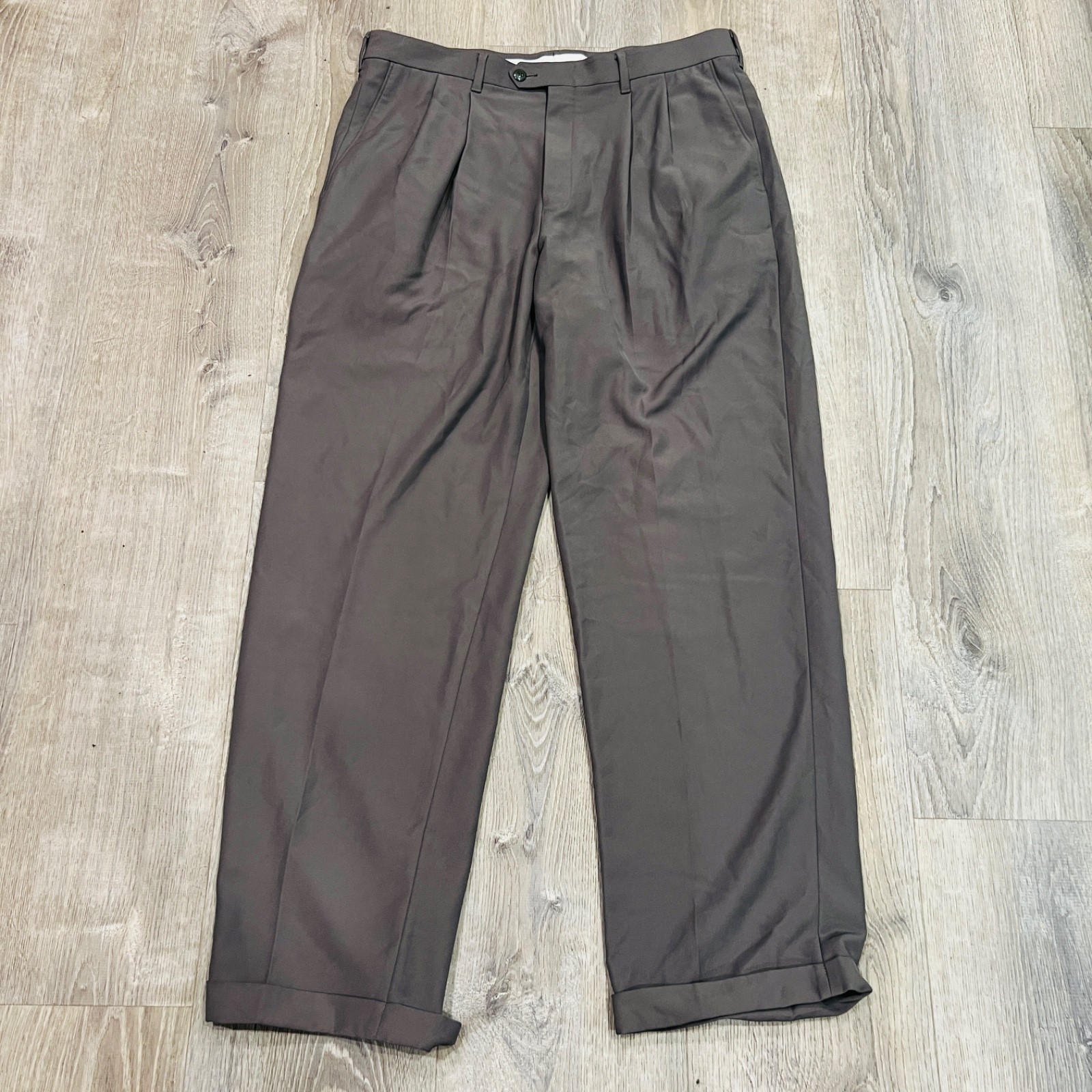 Haggar mens dress pants Gray 36×32 classic fit WPL386 Pleated Cuffs work office