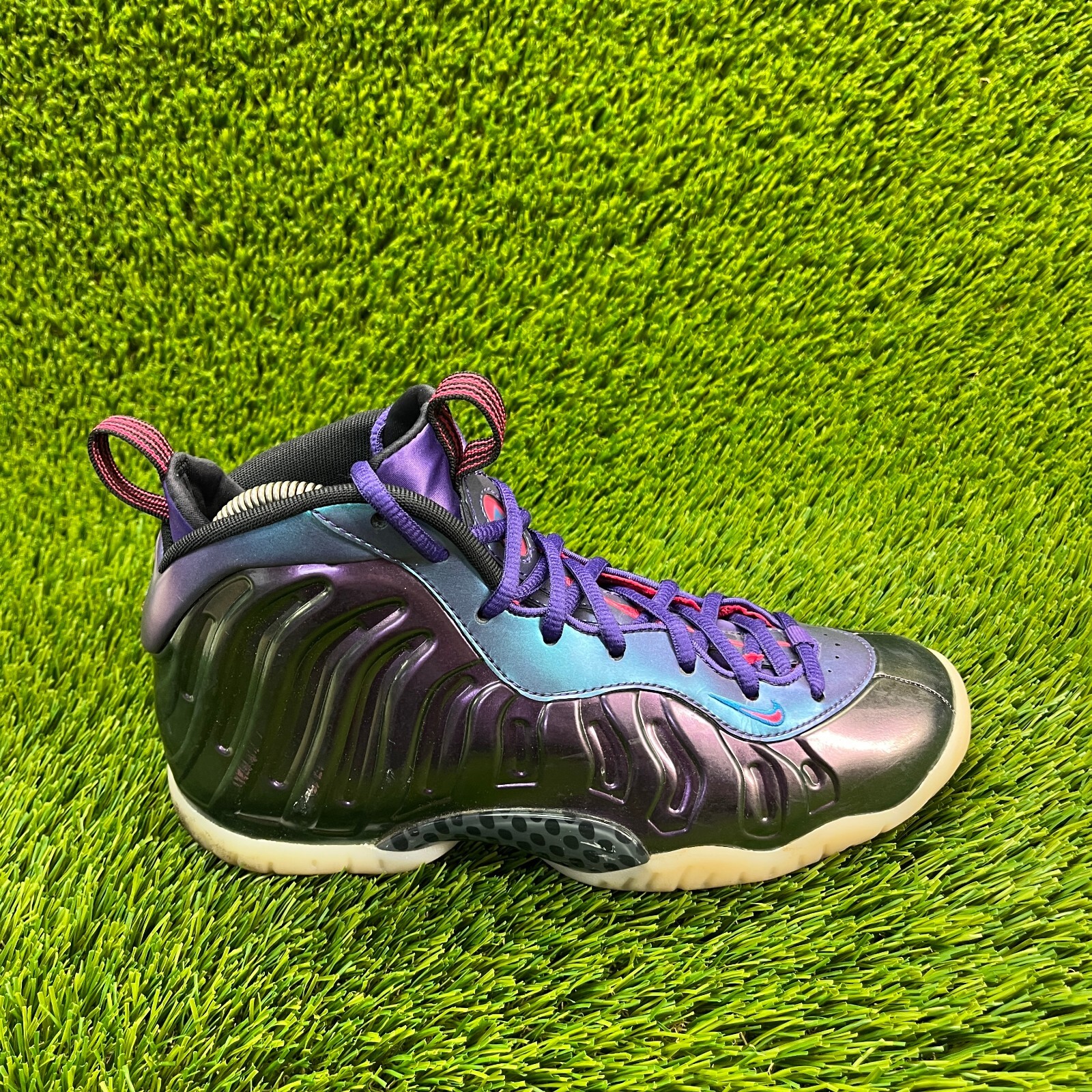 Nike Air Foamposite One Girls Size 6Y Purple Athletic Lifestyle Shoes Sneakers