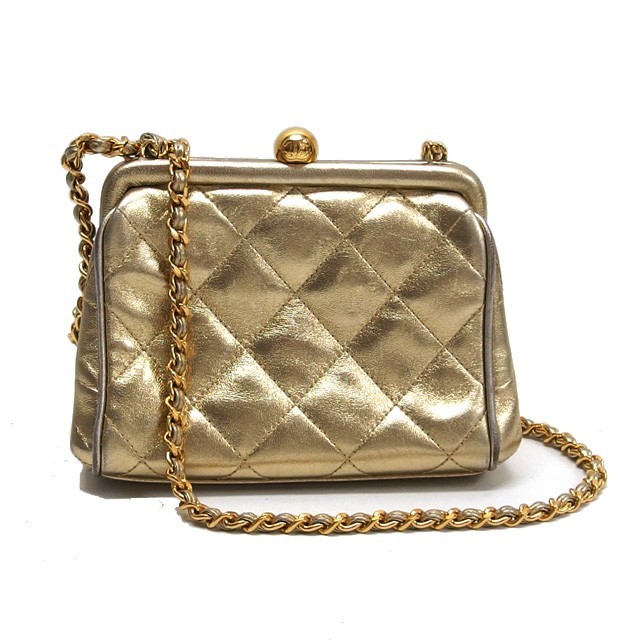 Chanel Matelassé Clasp Chain Shoulder Bag, Metallic Gold　1CH01519