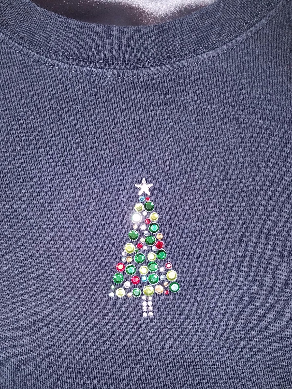Black Embellished Rhinestone Christmas Tree Holiday T-Shirt – Juniors Large