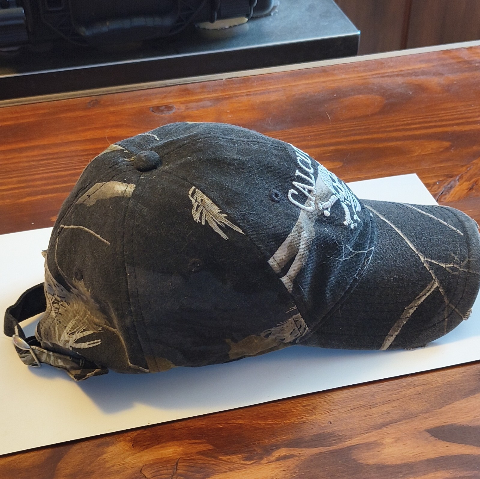 Calcutta Men’s Adjustable Baseball Cap Black Camouflage Skull & Crossbones OS