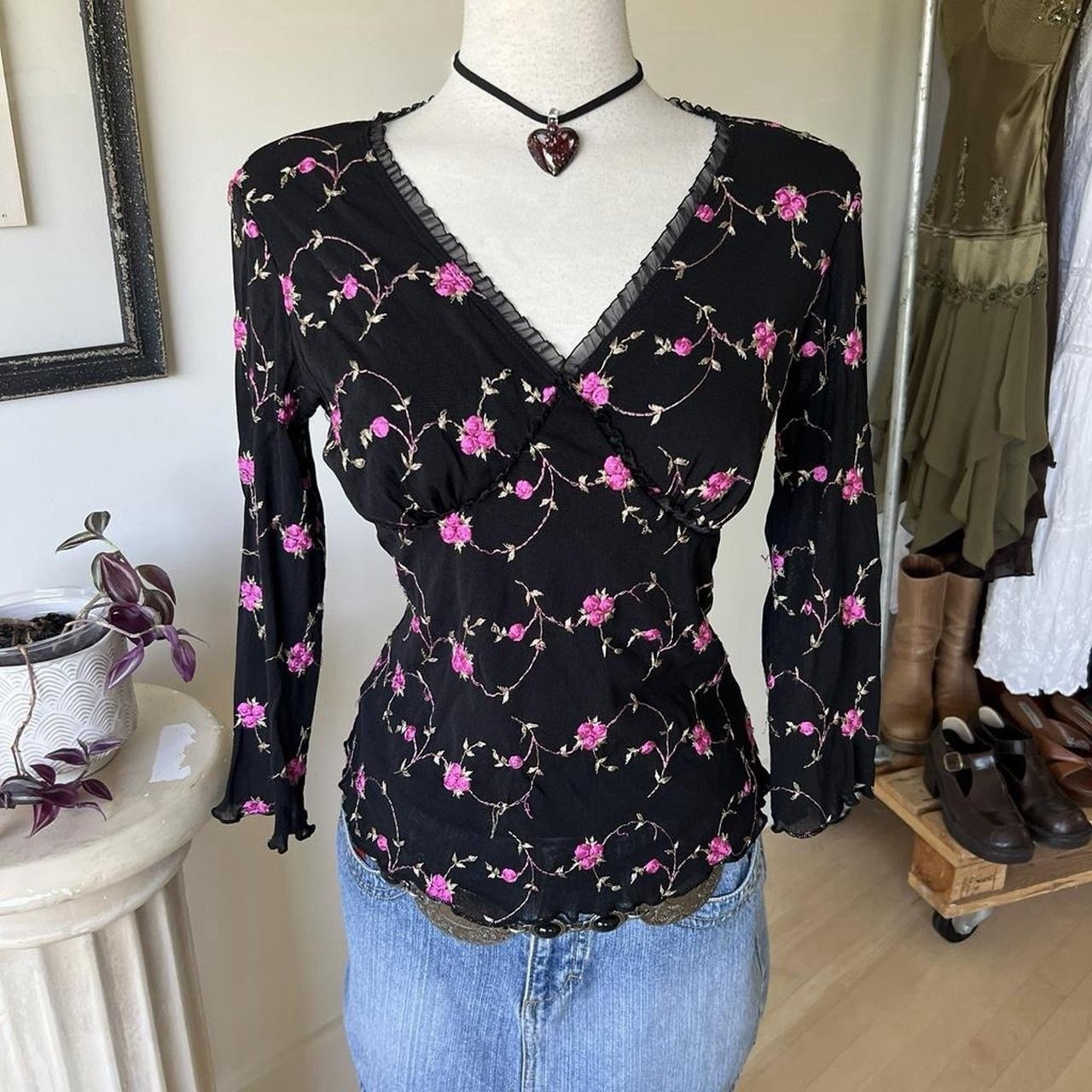VTG Y2K Suki Embroidered Floral Mesh Black Top Women’s Size Medium