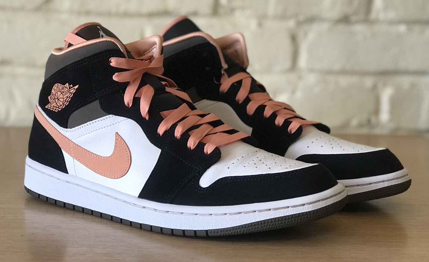 Nike Air Jordan 1 Mid SE Peach Mocha Women Size 12 / Men’s Size 10.5 DH0210-100