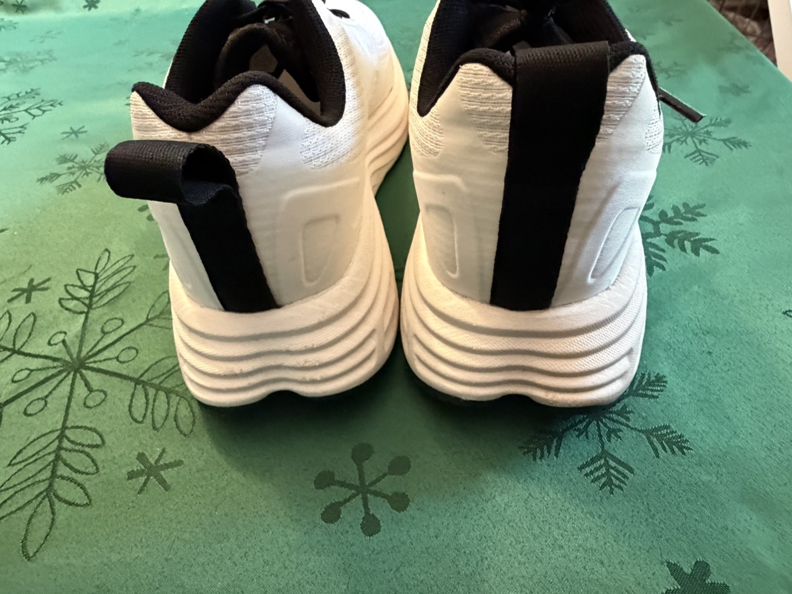 Women’s off White Super Comfy Nortiv8 Tennis Sz 8.5