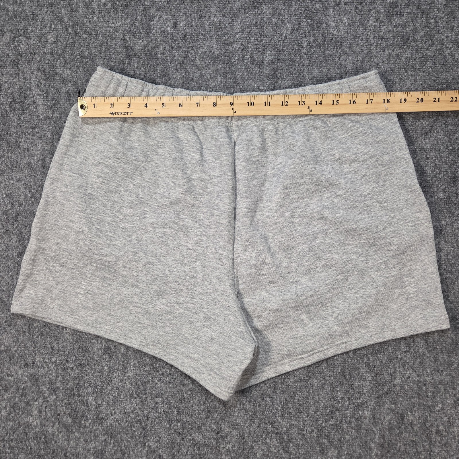 NWT Alo Yoga Accolade Short Womens Large Athletic Sweat Heather Grey Shorts Gray