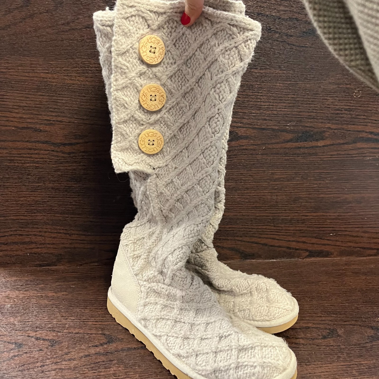 UGG Women’s Winter Boots Size 9 Oatmeal Beige 3066 Cardy Cable Knit 3 Button