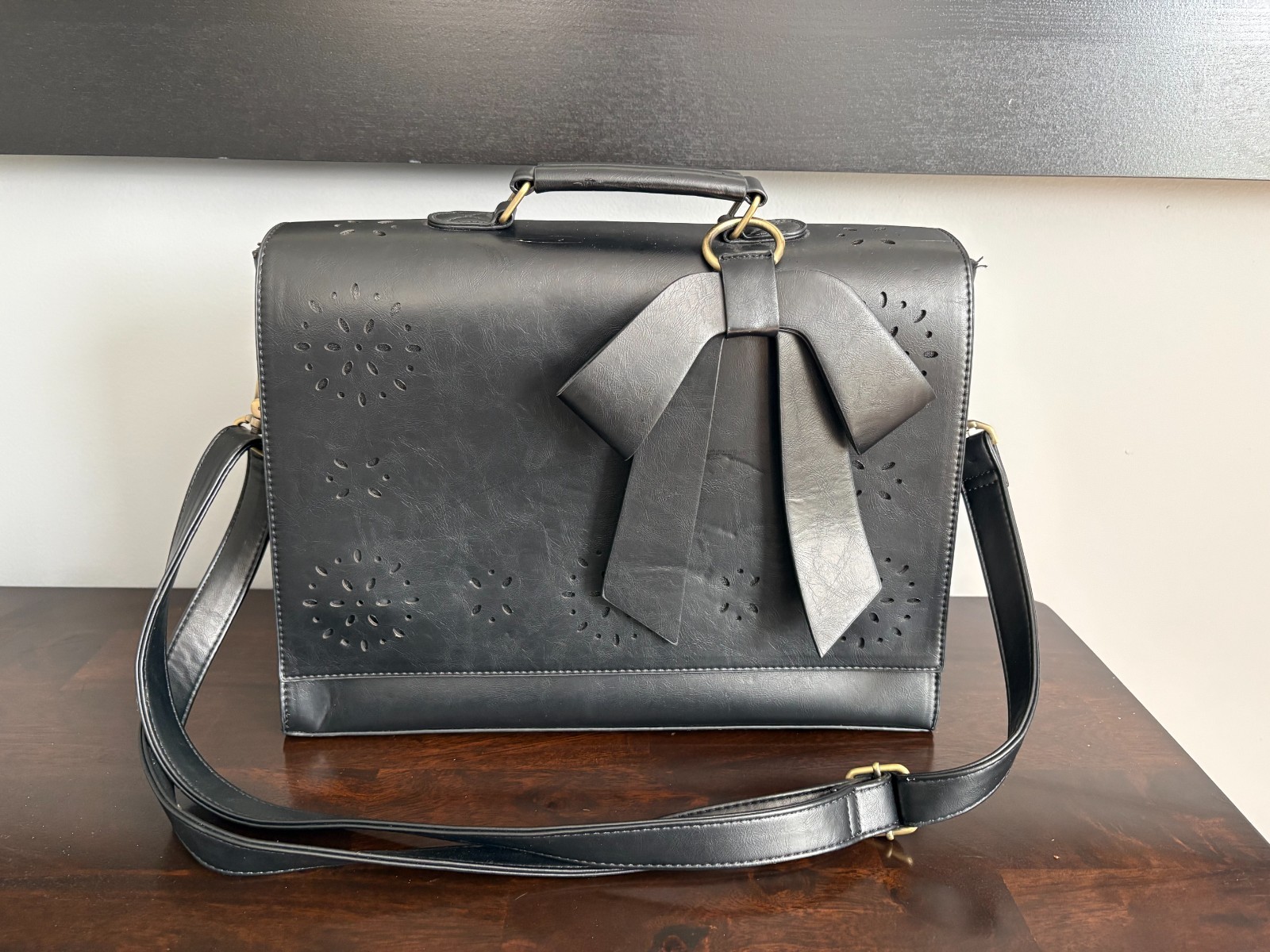 Ecosusi Faux Leather Adjustable Messenger Bag Sturdy Laptop Breifcase Black Bow