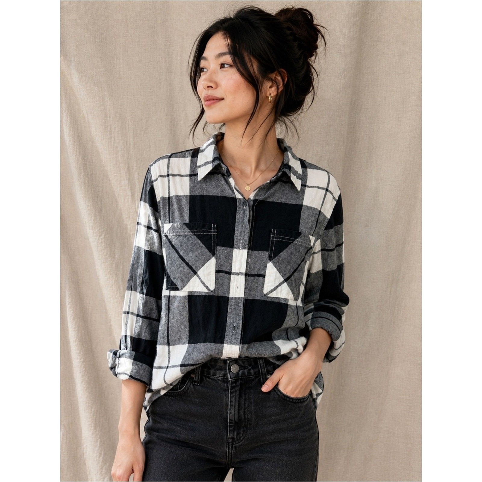 Universal Thread Black and White Plaid Button-Up Shirt size M 100%cotton