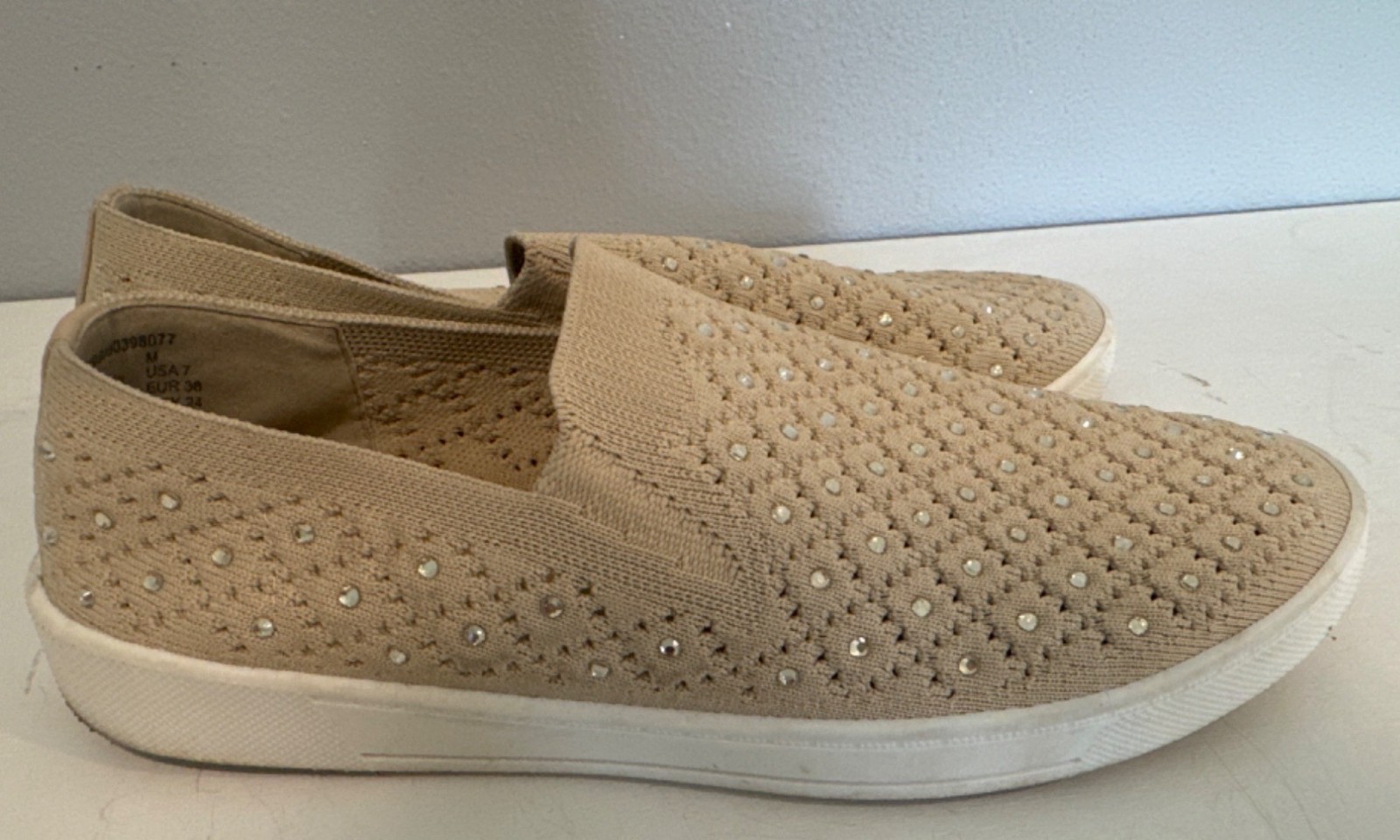White Mountain Womens Pull-On Sneakers 7M Beige Bling Knit Stretch Modern Casual