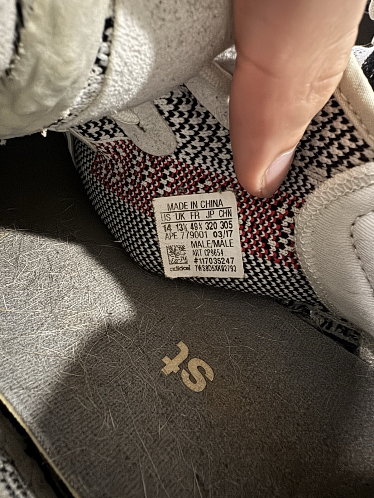 adidas Yeezy Boost 350 V2 Zebra White/Core Black/Red Low Top Primeknit CP9654