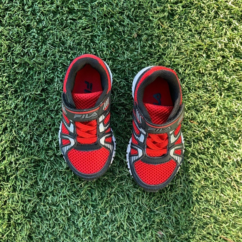 FILA USA Volcanic 5 Sneaker (Toddler Size 5)