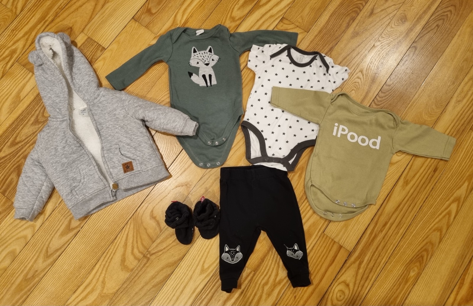 Lot of 14 fall/winter clothes 3-6 months