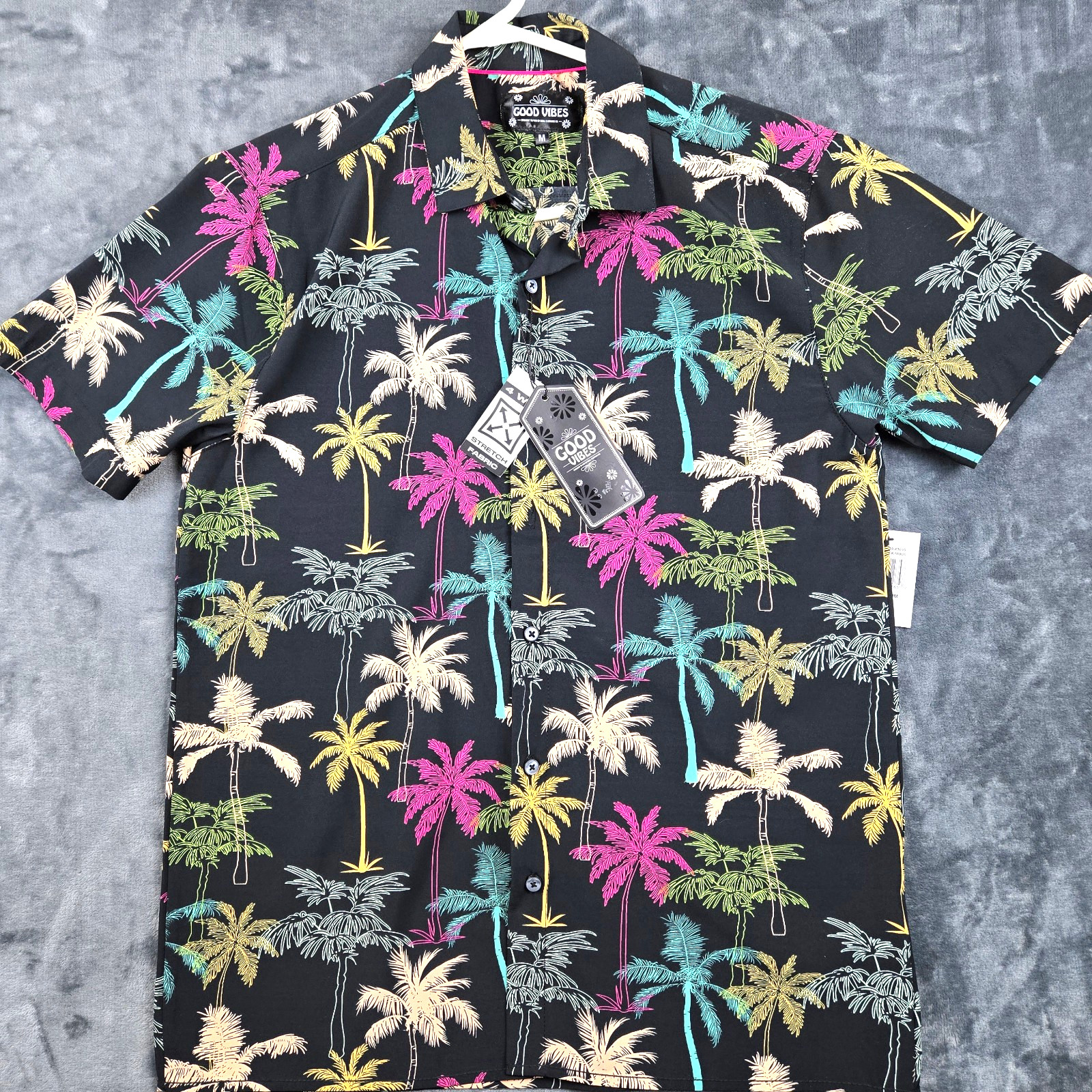 Good Vibes Mens Size Medium Poly/Spandex Blend Short Sleeve Hawaiian Button Up