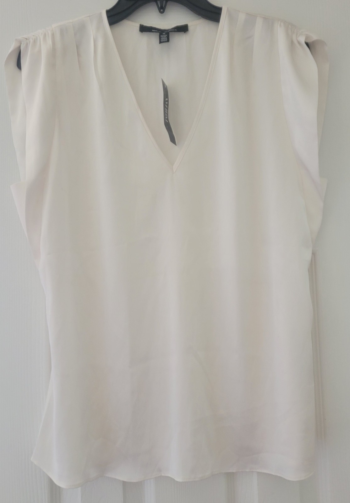 White House Black Market V Neck Ruched Shoulder Shell Blouse Top IVORY NWT XS