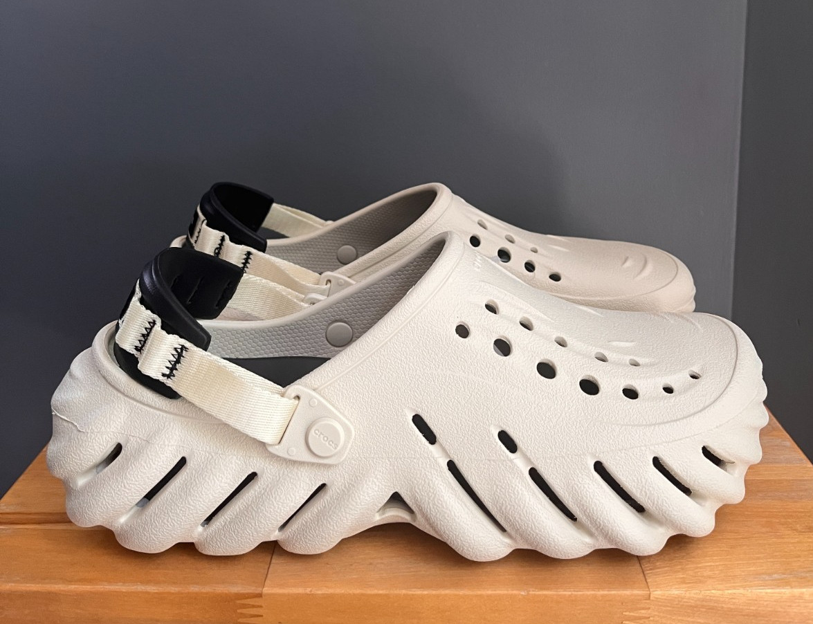 Crocs Bone (Off-White) / Black Echo Clogs US Men 9, 11 NWT
