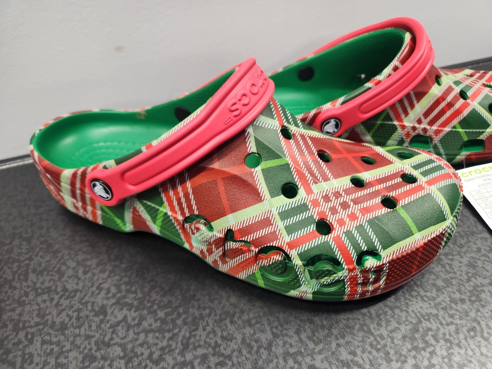 Crocs Baya Holiday Plaid Comfort Clogs Men’s 12 Women’s 14 Sandals Slides ~ NEW